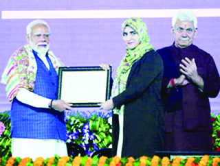 जम्मू-कश्मीर के विकास में बाधक था 370- मोदी