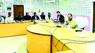 व्यापारियों की समस्याओं का तत्काल निस्तारण करें-डीएम