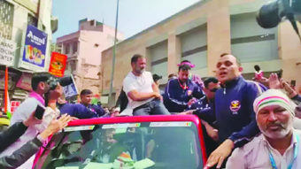 राहुल गांधी ने बाबा विश्वनाथ दरबार में लगाई हाजिरी 