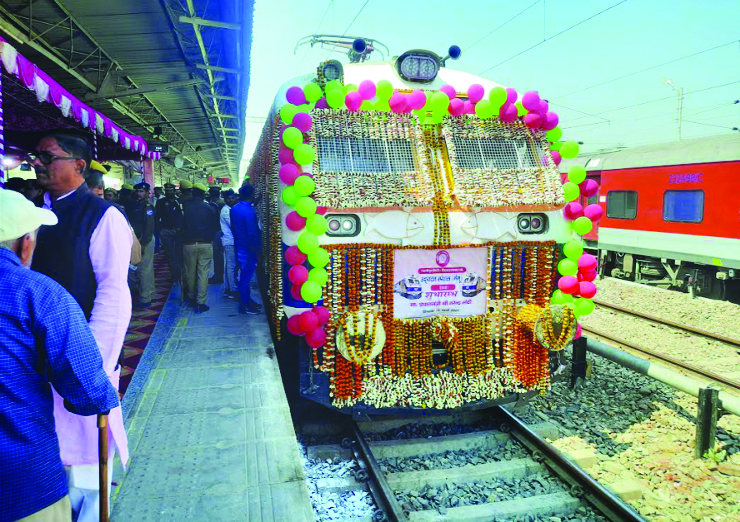 गाजीपुर सिटी-ताड़ीघाट रेल मार्ग का मोदी ने किया वर्चुअल लोकार्पण गाजीपुर सिटी-ताड़ीघाट रेल मार्ग का मोदी ने किया वर्चुअल लोकार्पण