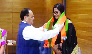 मायावती को बड़ा झटका, BSP सांसद संगीता आज़ाद भाजपा में शामिल, निर्भया का केस लड़ने वाली महिला वकील ने भी थामा BJP का हाथ मायावती को बड़ा झटका, BSP सांसद संगीता आज़ाद भाजपा में शामिल, निर्भया का केस लड़ने वाली महिला वकील ने भी थामा BJP का हाथ
