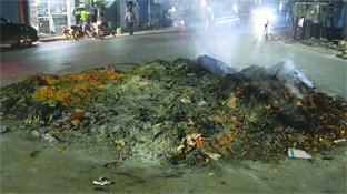 दावे ध्वस्त… होली के बाद चौराहों पर पड़ा रहा 800 मीट्रिक टन कूड़ा, कुछ ही स्थानों पर हुई सफाई