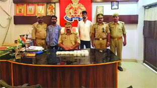 शातिर चोर चढ़े पुलिस के हत्थे, असलहा और कारतूस बरामद 