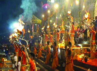 काशी में गंगा आरती करेंगी महिलाएं, दो माह में दुर्गा घाट पर शुरू होगी आरती 