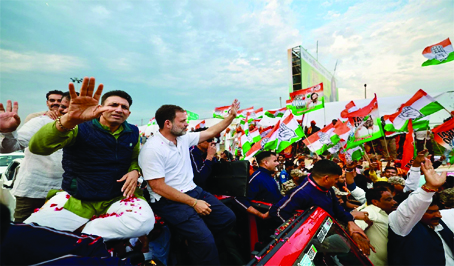 रेलवे की नीतियां केवल अमीरों को ध्यान में रखकर बनाई जा रही हैं: राहुल गांधी