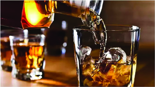 होली की खुमारी: काशी में 175 करोड़ रुपये की शराब गटक गए लोग, पिछली बार की तुलना में 75 प्रतिशत अधिक हुई खपत