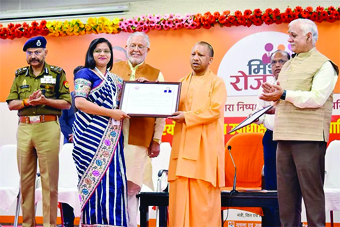 सीएम योगी ने वितरित किए नियुक्ति पत्र, बाले- युवाओं के भविष्य से खिलवाड़ करने वालों को बर्बाद कर देंगे सीएम योगी ने वितरित किए नियुक्ति पत्र, बाले- युवाओं के भविष्य से खिलवाड़ करने वालों को बर्बाद कर देंगे