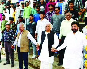 मानव श्रृंखला बनाकर मां गंगा को प्रदूषण मुक्त करने का लिया संकल्प मानव