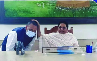 बसपा ने घोषित किए दो और प्रत्याशी, सच्चिदानंद पांडेय अयोध्या और अशोक पांडेय उन्नाव से लड़ेंगे चुनाव बसपा ने घोषित किए दो और प्रत्याशी, सच्चिदानंद पांडेय अयोध्या और अशोक पांडेय उन्नाव से लड़ेंगे चुनाव