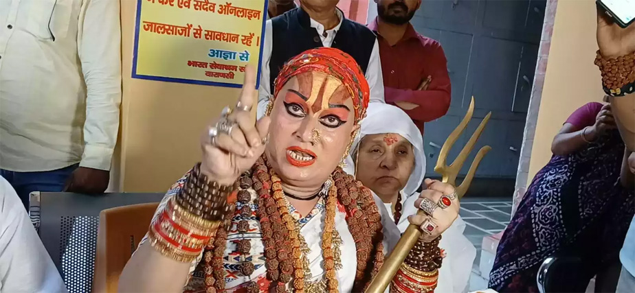 वाराणसी से लोकसभा प्रत्याशी हिमांगी को हिंदू महासभा ने हटाया