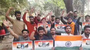 BHU छात्रों ने परिसर में तिरंगा लगाने की उठाई मांग, आमरण अनशन की दी चेतावनी