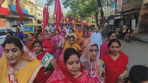 चैत्र नवरात्रि : मां दुर्गा की आराधना में डूबी काशी, मंदिरों में उमड़ा आस्था का सैलाब
