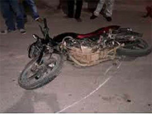 बाबतपुर से घर लौट रहे बैंक कर्मी की सड़क हादसे में मौत,मां बाप का एकलौता बेटा था प्रत्युष