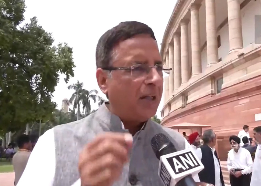 रणदीप सुरजेवाला पर EC का बड़ा एक्शन, प्रचार पर लगा 48 घंटे का बैन, हेमा मालिनी पर दिया था बयान रणदीप सुरजेवाला पर EC का बड़ा एक्शन, प्रचार पर लगा 48 घंटे का बैन, हेमा मालिनी पर दिया था बयान