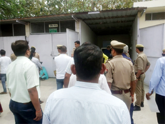 महिला ने संदिग्ध परिस्थितियों में लगायी फांसी मृतिका की माँ ने बेटी की हत्या का लगाया आरोप