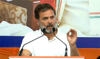 कांग्रेस कार्यकर्ता जनता को बताएं कि BJP संविधान मिटाने की कोशिश कर रही है : राहुल गांधी