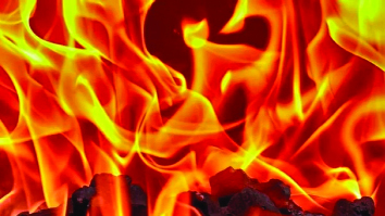 साड़ी की गद्दी में लगी आग लाखों का माल जलकर राख