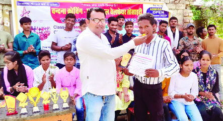 यूपी बोर्ड परीक्षा परिणाम :पास होने पर छात्र छात्राओं के चेहरे खिले