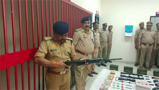 लखनऊ जीआरपी अधीक्षक ने कैंट रेलवे स्टेशन का किया निरीक्षण, सुरक्षा व्यवस्था बढ़ाने के दिए निर्देश