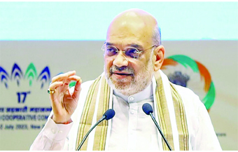 गृह मंत्री ने नक्सलियों को दी समर्पण की चेतावनी