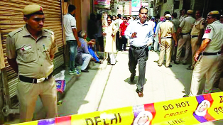 घर में मृत पाए गए भाई-बहन, मां घायल पिता की लाश रेल पटरी पर मिली