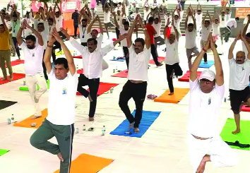 अंतराष्ट्रीय योग दिवस : विश्वनाथ धाम सहित जनपद में रही योग की धूम