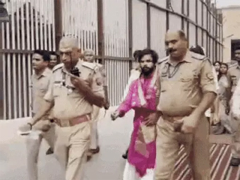 वाराणसी पहुंचे अभिनेता राजकुमार:पत्नी पत्रलेखा संग बाबा विश्वनाथ का किया दर्शन पूजन