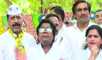 नीट मामला : ‘आप’ ने धर्मेंद्र प्रधान के आवास के बाहर किया प्रदर्शन