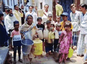 वाराणसी में पानी के लिए तरस रहे 10 हजार लोग