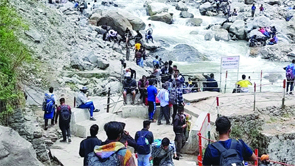 केदारनाथ मार्ग पर गिरी चट्टान, तीन की मौत